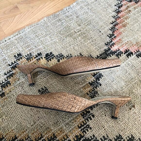 B.B. Simon Nude Crocodile Print Pointed Kitten Heel - Picture 5 of 5